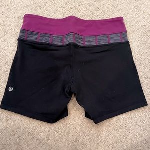 LULULEMON BLACK AND PURPLE SPANDEX